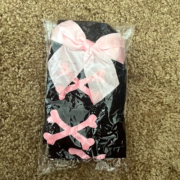 Thigh High black tights with Pink Cross Bones and Pink Bow tops - Picture 2 of 4